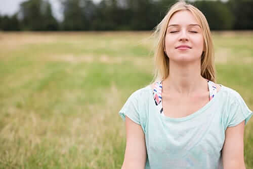 woman leaning on her spirituality in addiction recovery